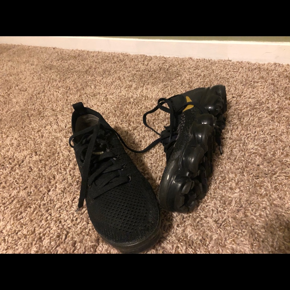 Black/Gold Women’s vapor max.